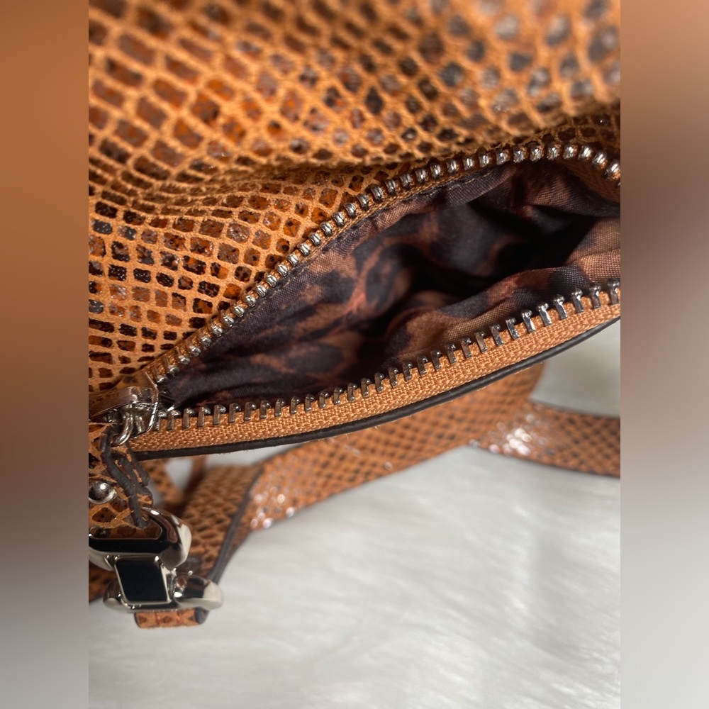 B Makowsky Reptile Print Leather Purse Tassels - Picture 12 of 16